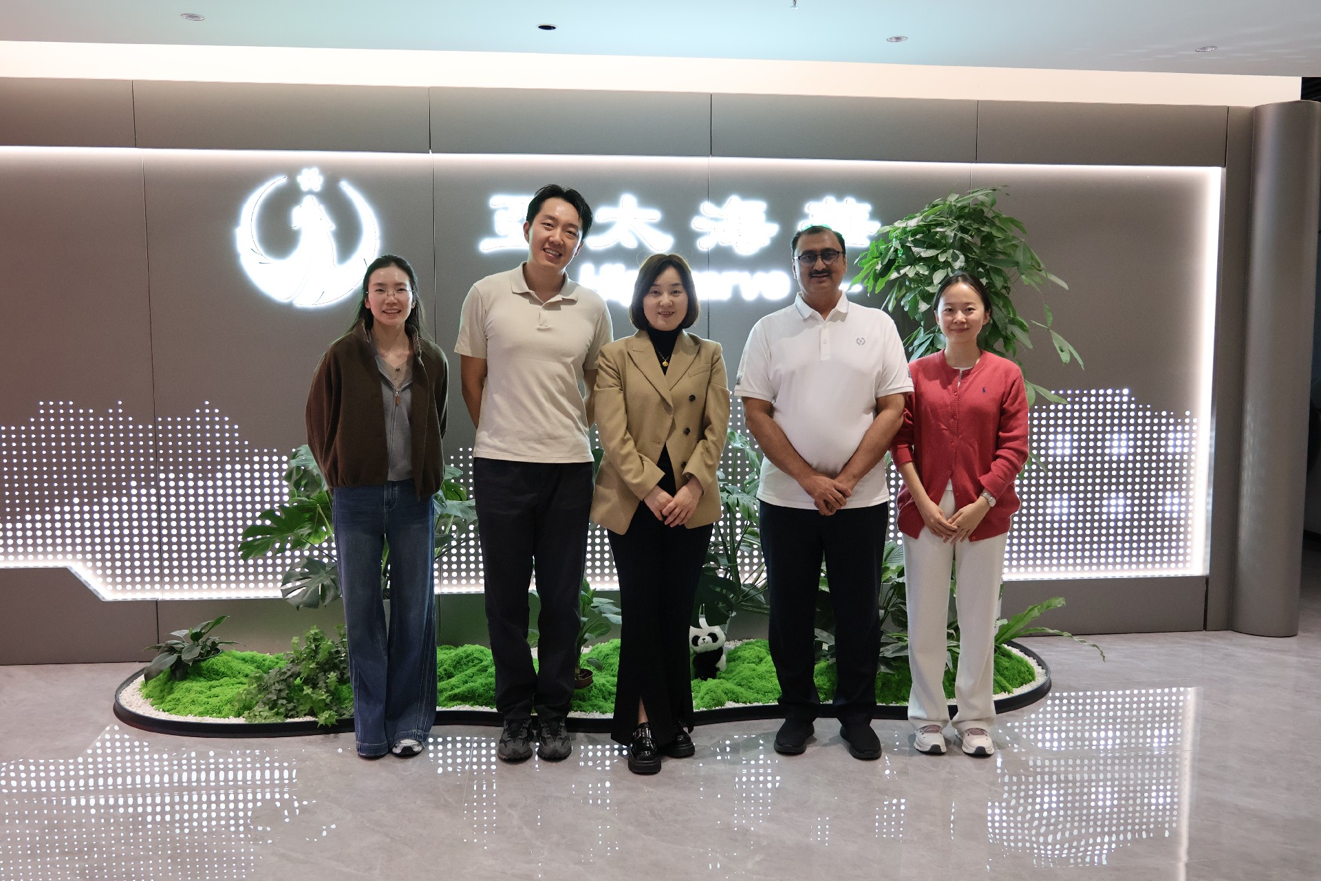 Dr. Asif Visits Highvarve Headquarters and Factory, Advancing Long-Term Partnership Cooperation